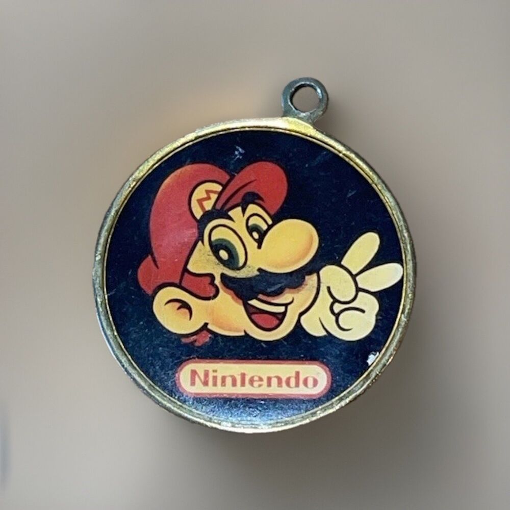 Nintendo Employee Super Mario World Peace Sign Keychain Rare Vintage SNES GB